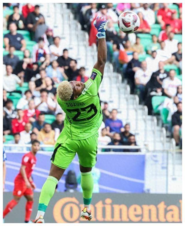 爱体育官方网站-惊心动魄!争霸赛场上的惊天一击