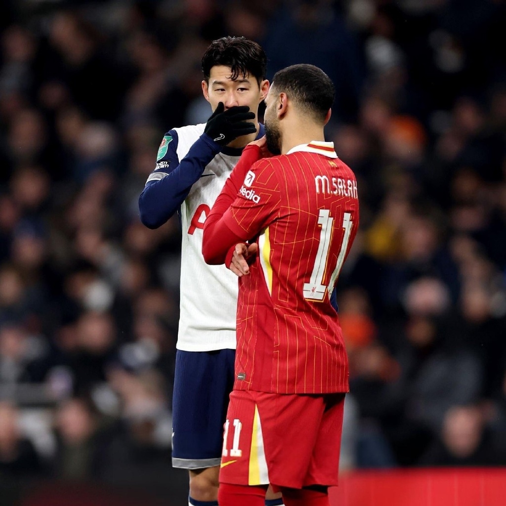 热刺后防线表现出色,球队防守稳固 热刺后防线表现出色,球队防守稳固