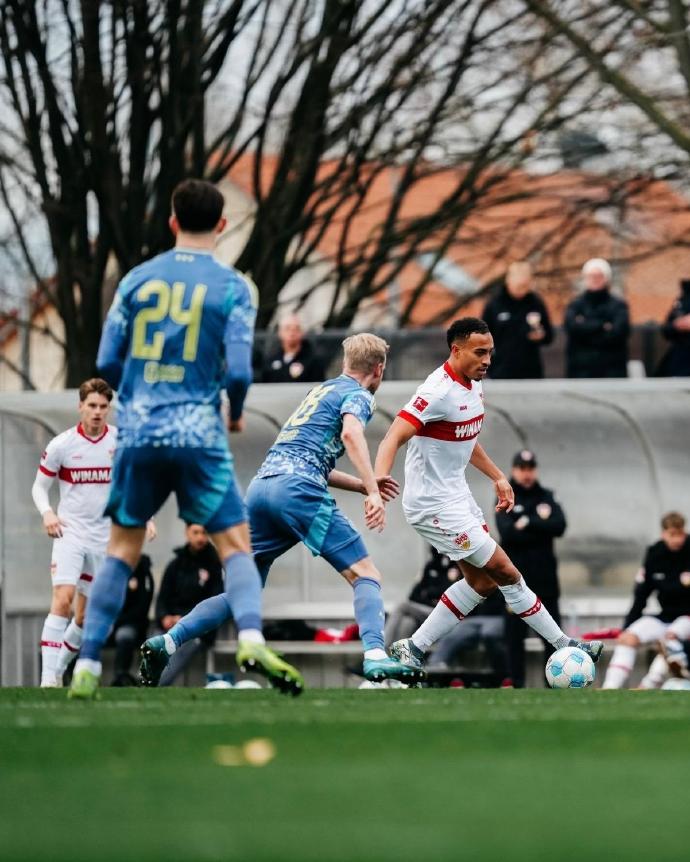 阿贾克斯双星联袂爆发,帮助球队夺冠 阿贾克斯双星联袂爆发,帮助球队夺冠