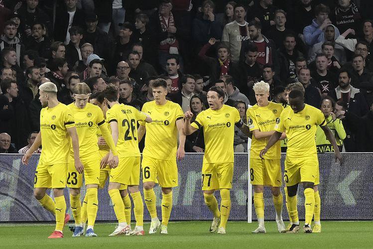 爱体育官方网站-沙尔克遭遇连败,陷入保级泥潭