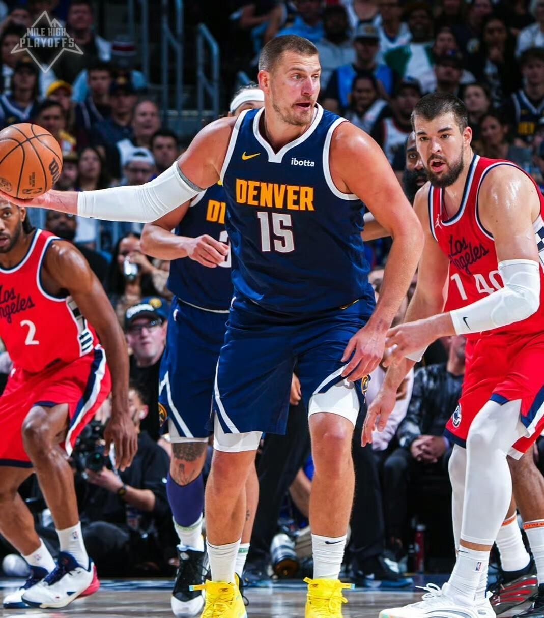 谁与争锋:篮板对决掘金,两队顶端之战让人热血沸腾! 谁与争锋:篮板对决掘金,两队顶端之战让人热血沸腾!