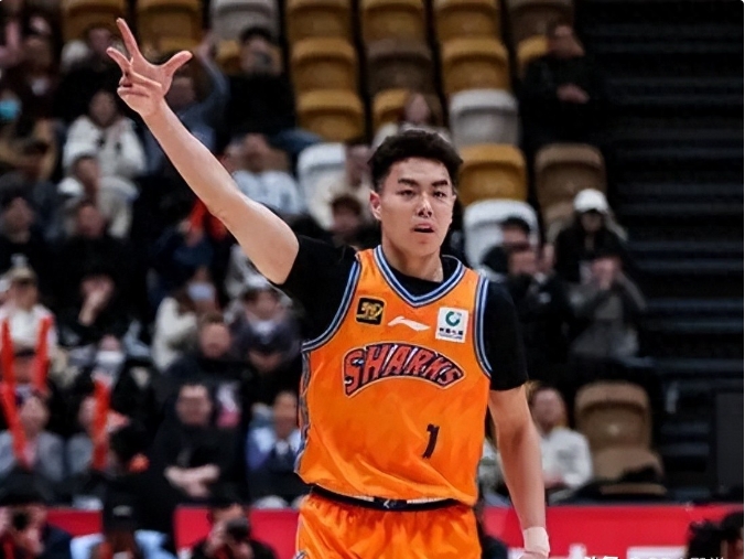 凡尔赛俱乐部在周末比赛中大胜对手