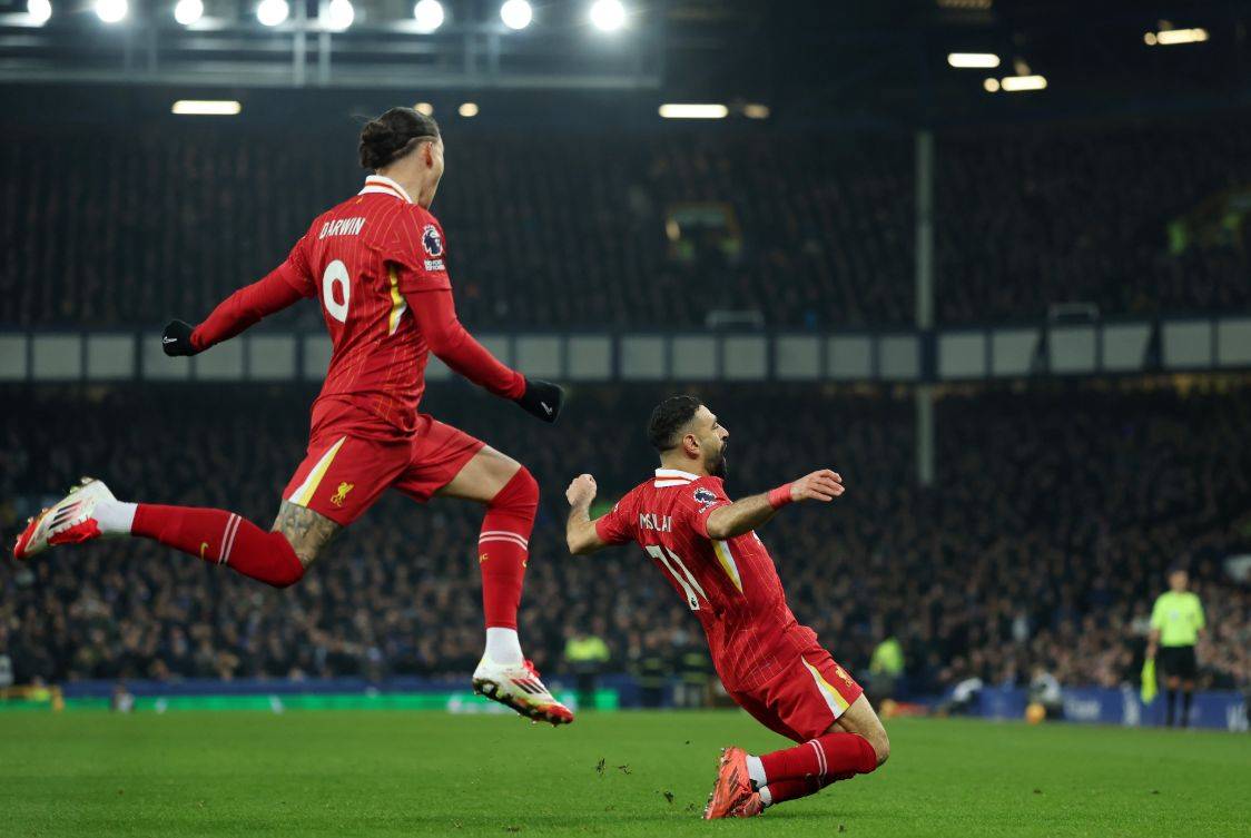 英格兰球队在客场比赛中展示出色防守，成功守住胜利果实