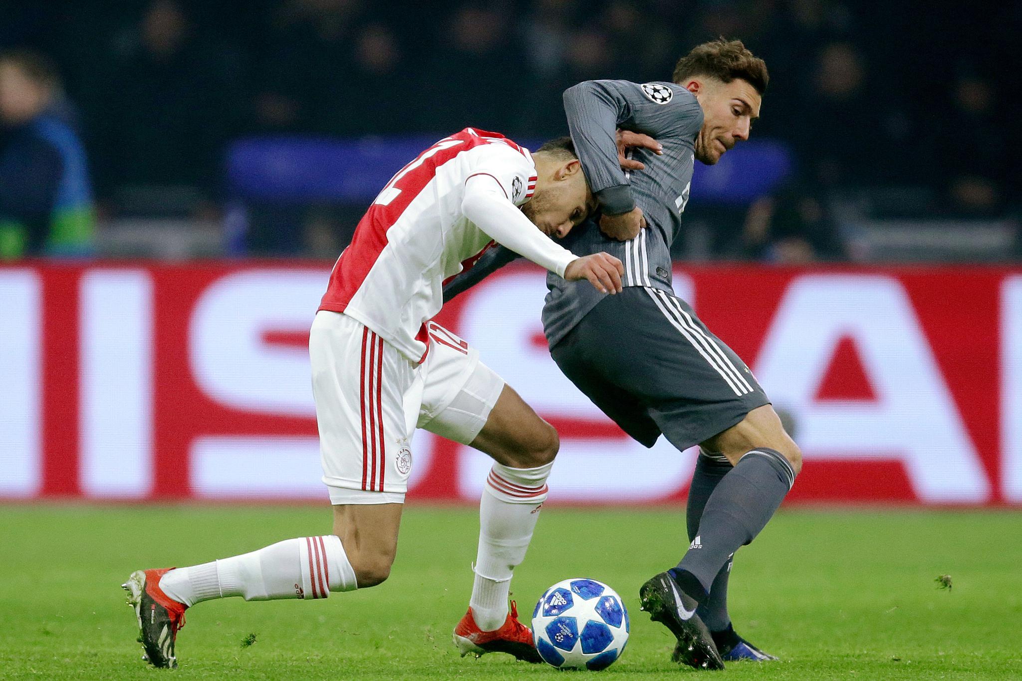 波尔图客场落败阿贾克斯,难以克服对手实力 波尔图客场落败阿贾克斯,难以克服对手实力