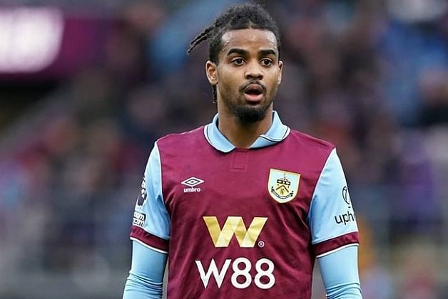 爱体育官方网站-鲁尼助攻扳平，伯恩利客场逼平埃弗顿