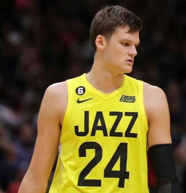 爵士强势连胜！戈贝尔掌控内线取胜