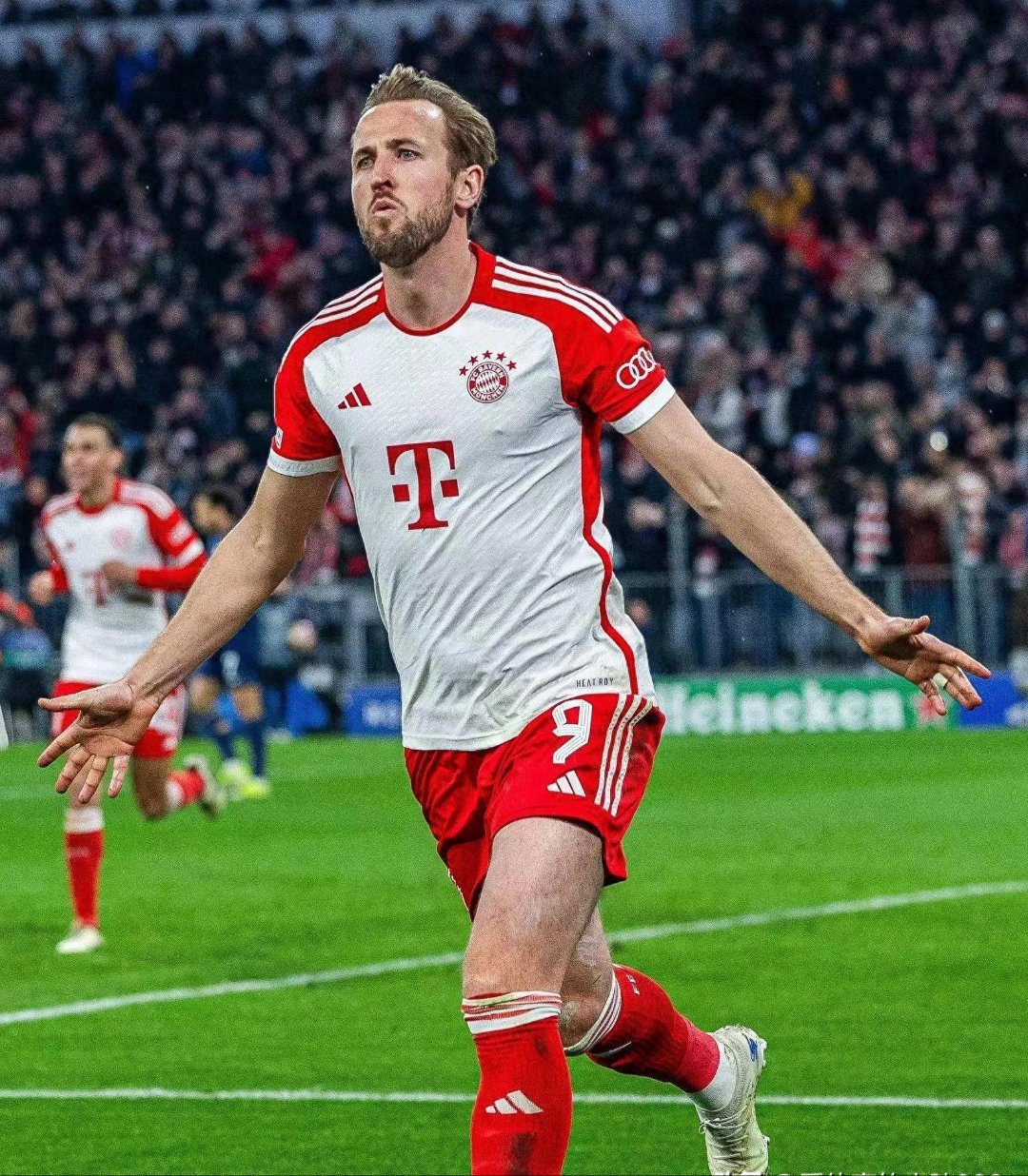 爱体育-拜仁双败出局,欧冠征程竟如此短暂落幕