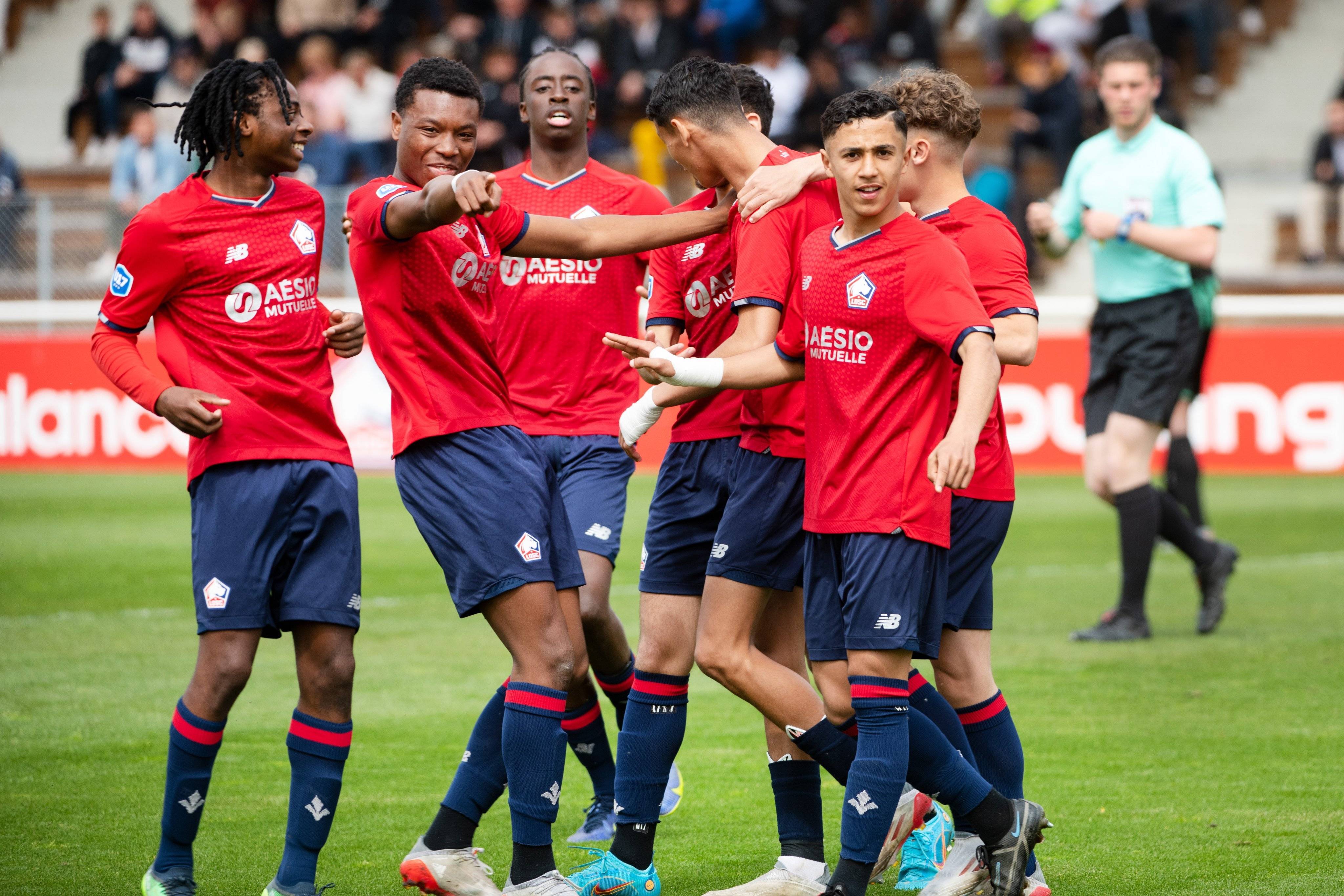 里尔主场战胜尼斯,稳固积分榜第二位置 里尔主场战胜尼斯,稳固积分榜第二位置