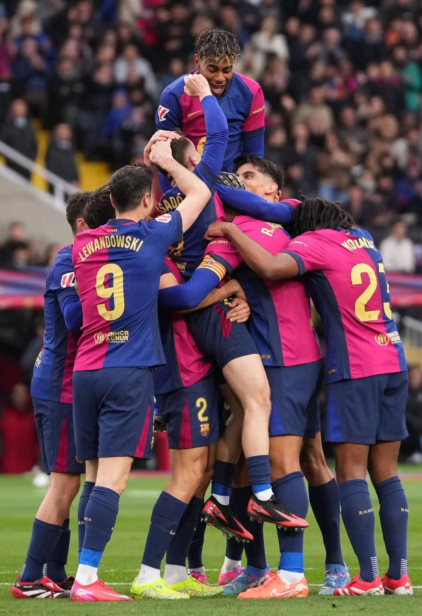 曼联主场不敌对手,球迷失望透顶 曼联主场不敌对手,球迷失望透顶