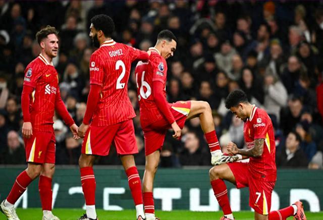 利物浦球迷为胜利疯狂呐喊