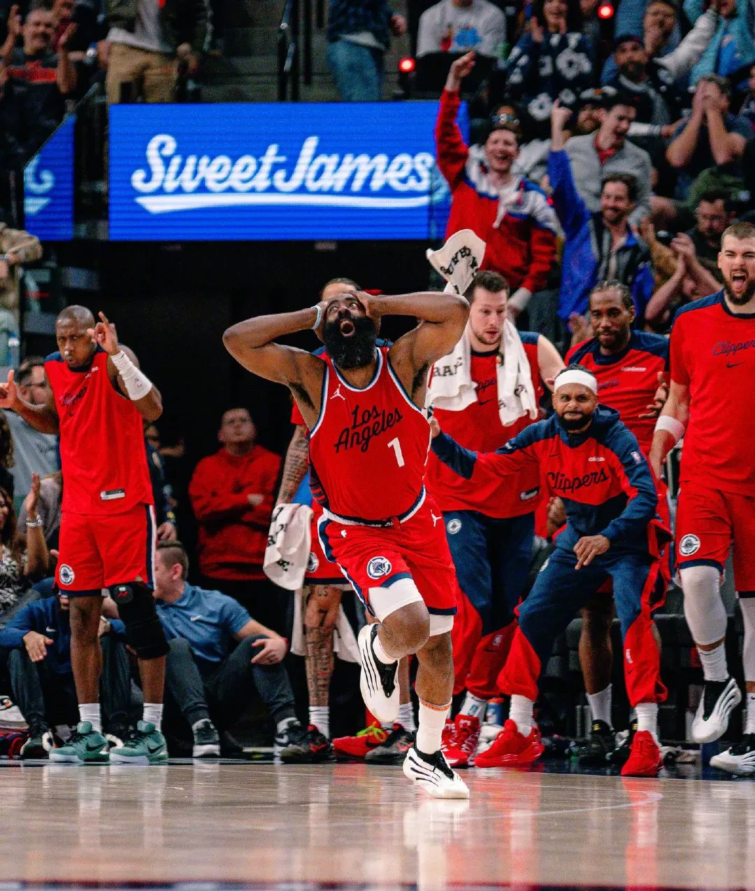 快船锋线连续砍分,赢得比赛 快船锋线连续砍分,赢得比赛