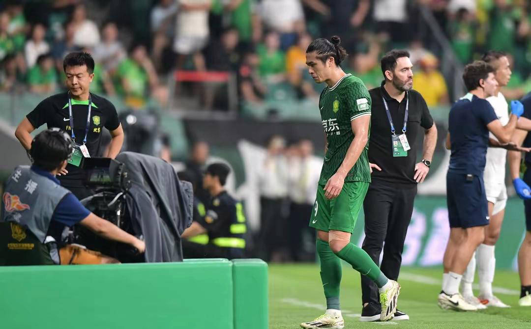 爱体育-张玉宁帽子戏法！上海申花惊险击败对手