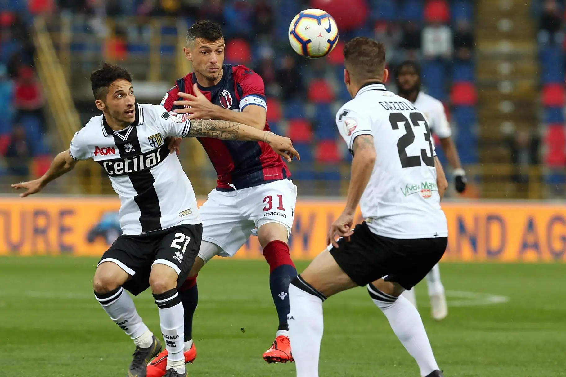 博洛尼亚主场战平,球队在激烈对抗中未能取得胜利 博洛尼亚主场战平,球队在激烈对抗中未能取得胜利