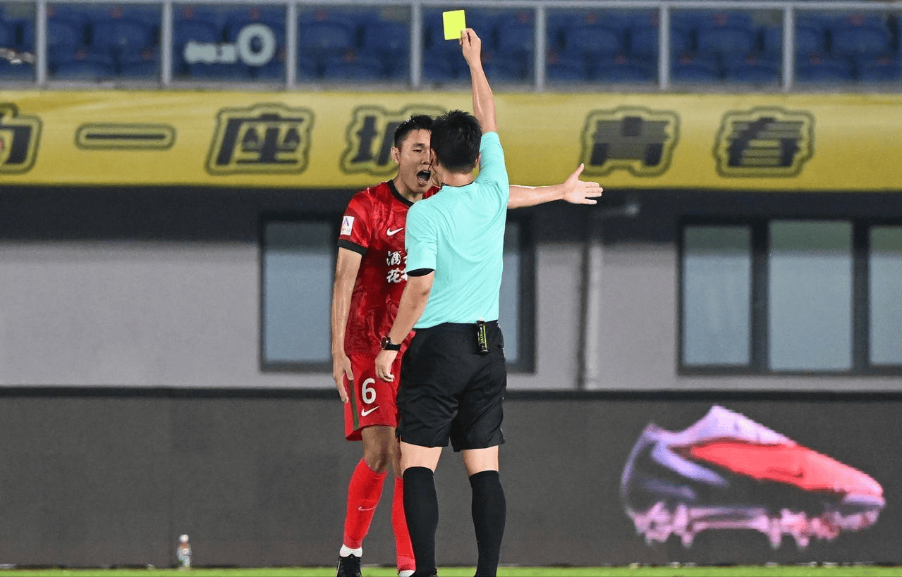 爱体育-比赛现场出现技术错误,裁判员紧急做出调整