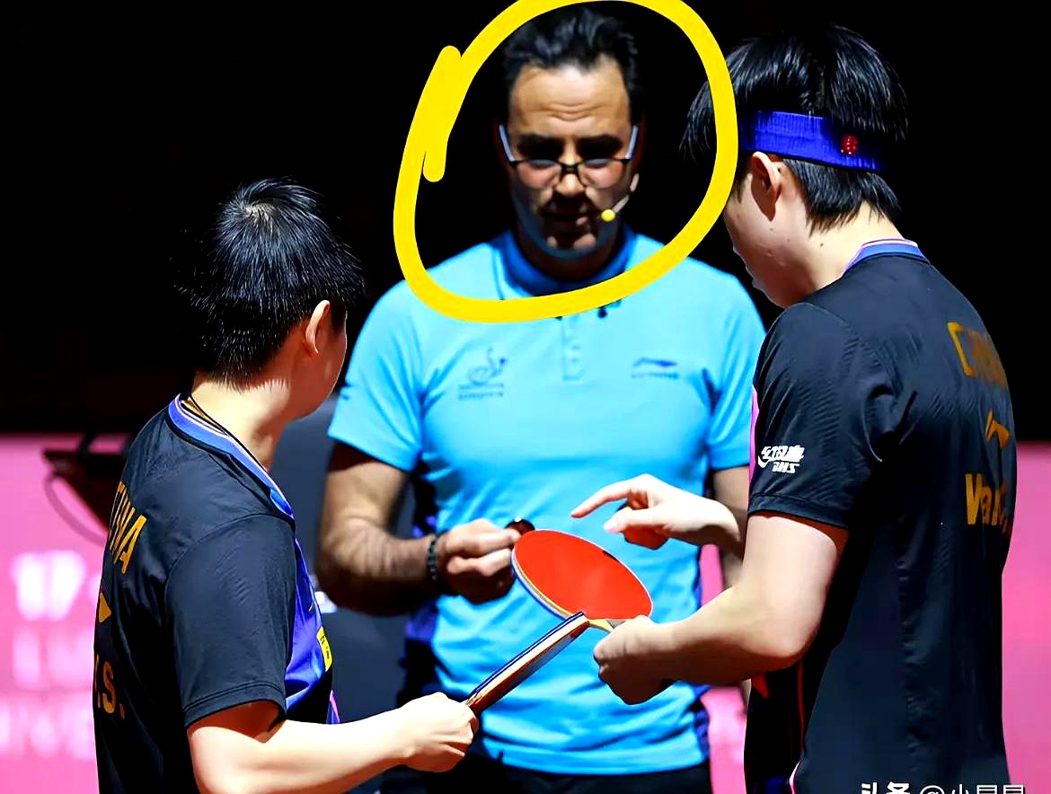 比赛现场出现技术错误,裁判员紧急做出调整 比赛现场出现技术错误,裁判员紧急做出调整