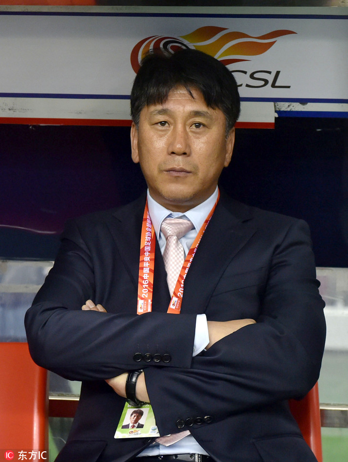 重庆力帆队以惊人的表现击败了浙江绿城队 重庆力帆队以惊人的表现击败了浙江绿城队