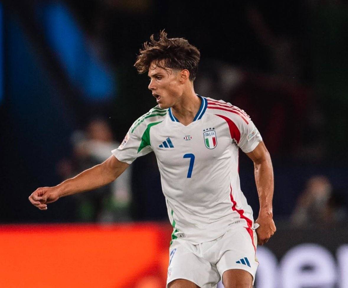 AC米兰中场完成续约,球迷乐见团结 AC米兰中场完成续约,球迷乐见团结