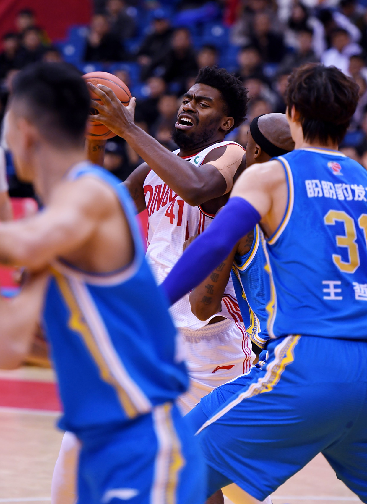 吉林篮球比赛中奏凯喜人 吉林篮球比赛中奏凯喜人