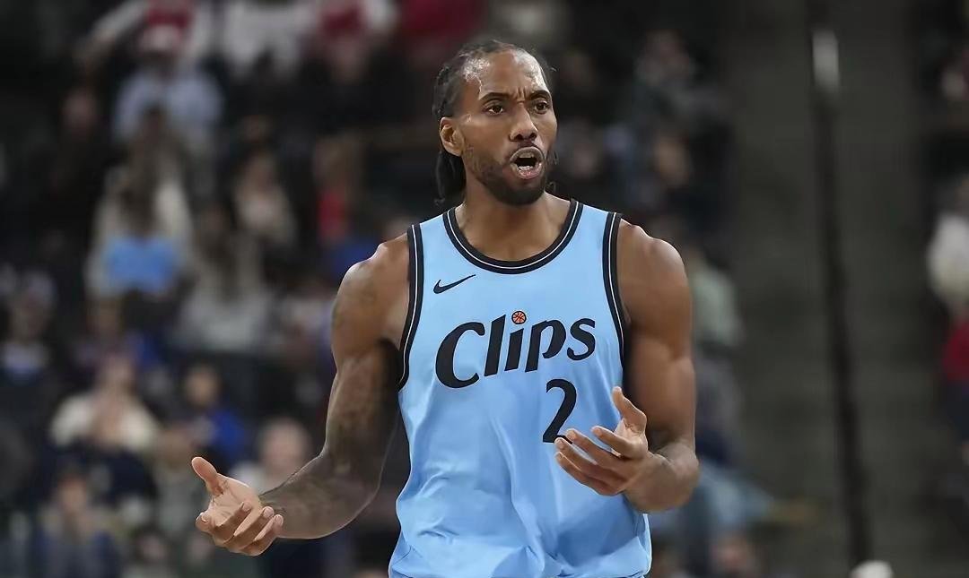 快船横扫对手,全队表现出色 快船横扫对手,全队表现出色