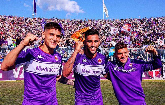 佛罗伦萨球迷欢呼雀跃,球队实现惊艳表现 佛罗伦萨球迷欢呼雀跃,球队实现惊艳表现