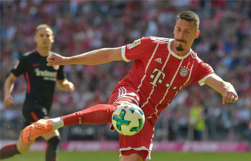 法兰克福客场逼平对手,保持不败纪录 法兰克福客场逼平对手,保持不败纪录