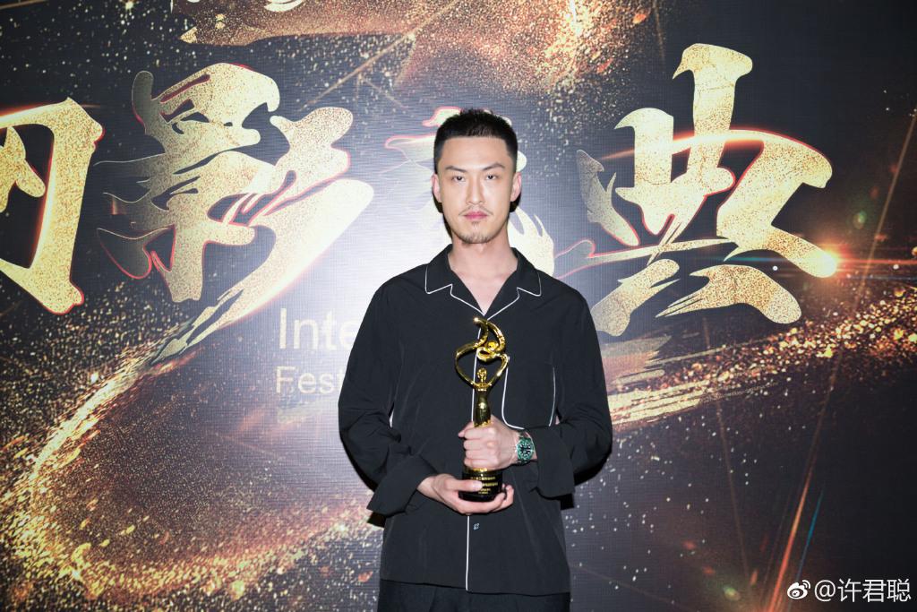 爱体育官方网站-平凡选手大放异彩，踏出成功人生第一步