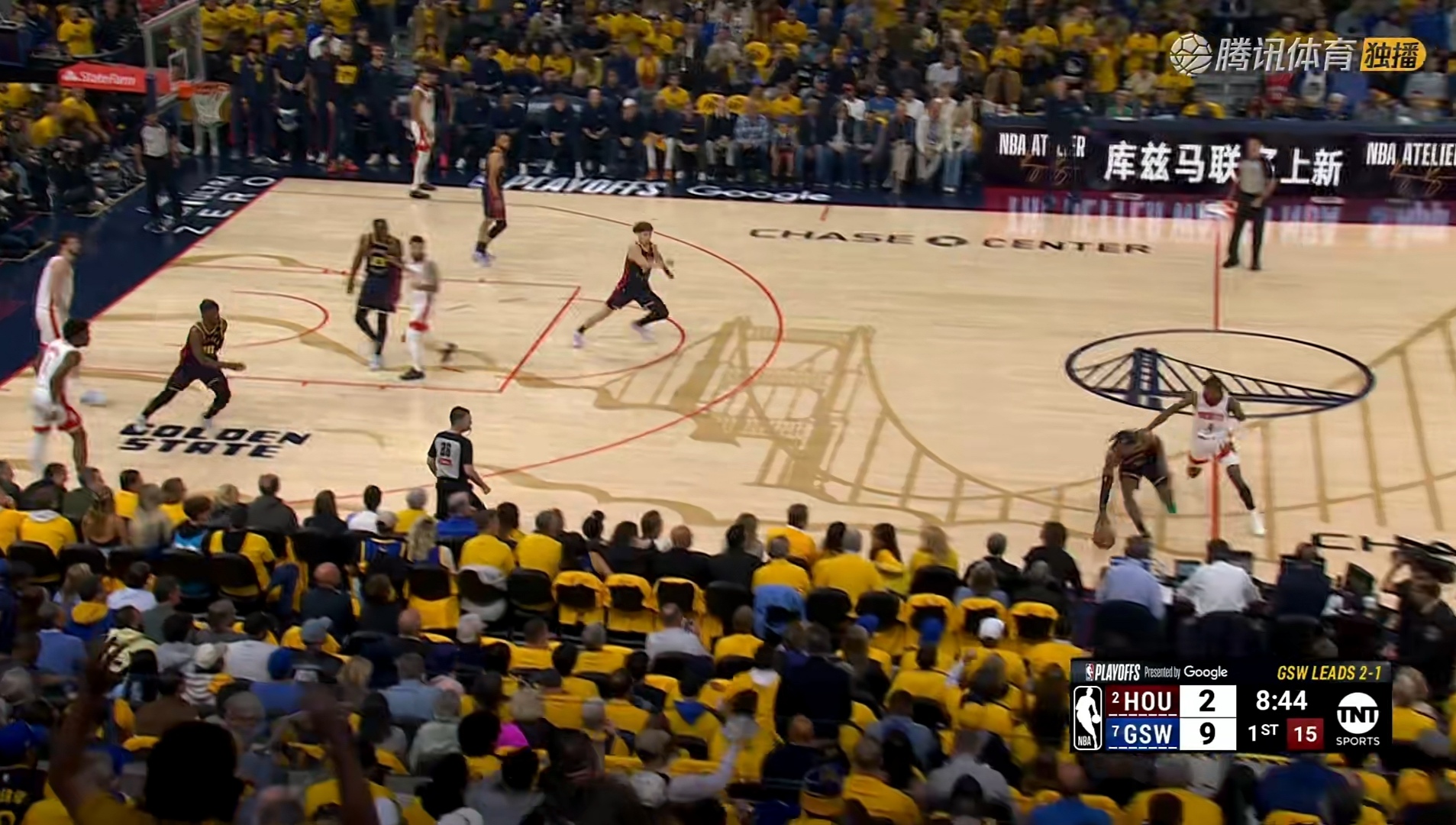 爱体育官方网站-艺术篮球场上的较量,每一次进攻都是最完美的表现