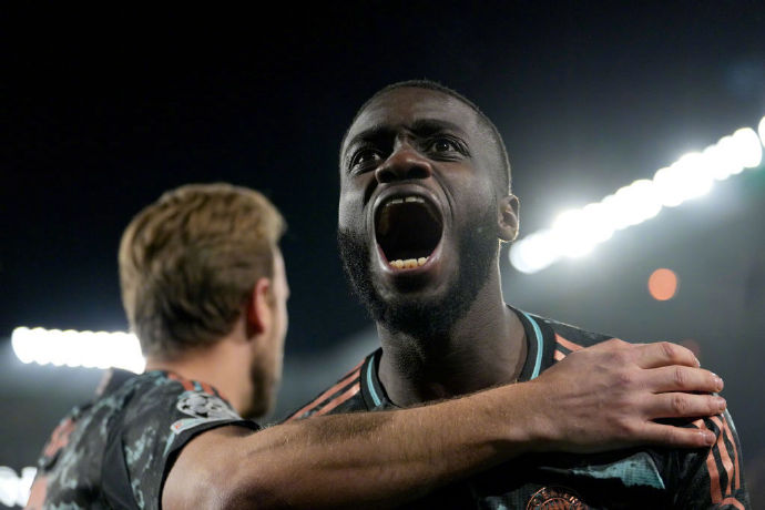 拜仁慕尼黑传控战术彻底压制对手，取得压倒性胜利