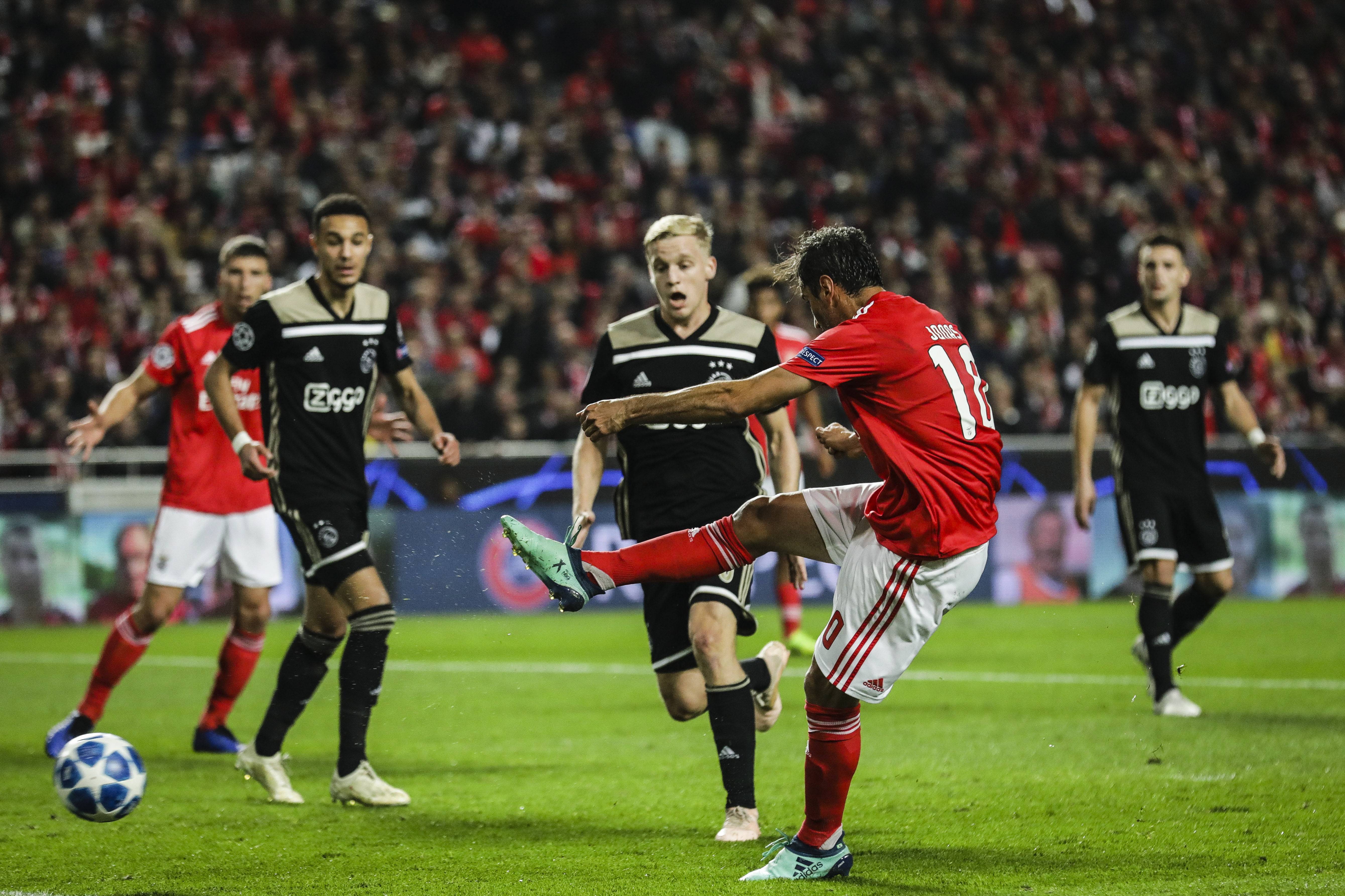 爱体育-利物浦迎来大胜,法尔考尼三美联赛