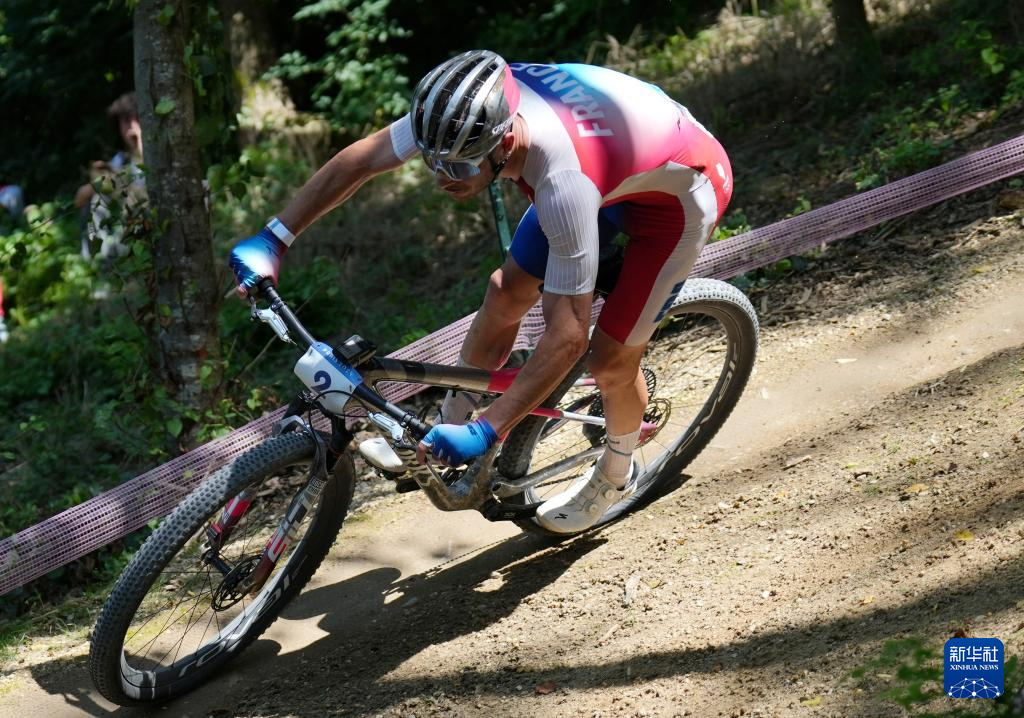 意大利选手夺得自行车山地赛冠军