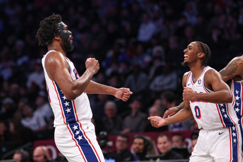 爱体育-76人队险胜对手,士气高涨