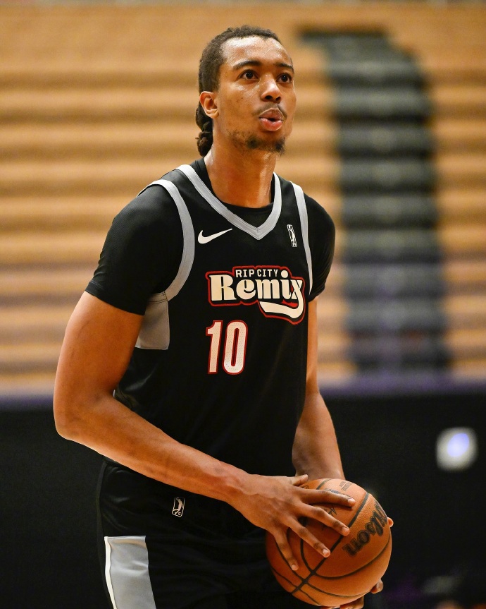 爱体育官方网站-西布朗队在联赛中展现出色实力