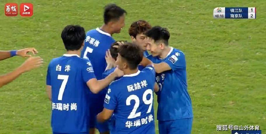 激战正酣!两支传统球队展开激烈比拼 激战正酣!两支传统球队展开激烈比拼