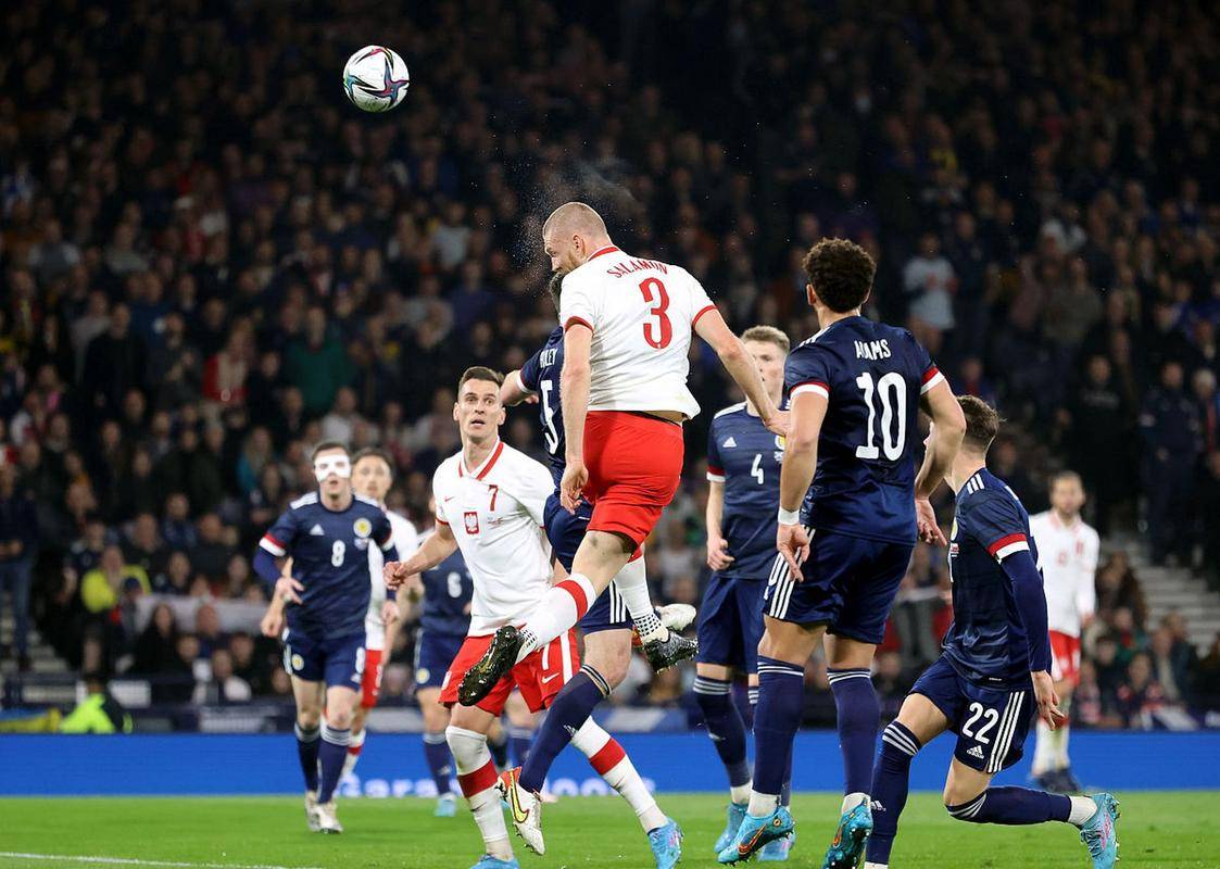 圣马力诺队努力阻击对手,力争晋级 圣马力诺队努力阻击对手,力争晋级