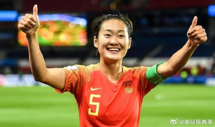 国内女足比赛紧张激烈,球员们全力以赴! 国内女足比赛紧张激烈,球员们全力以赴!