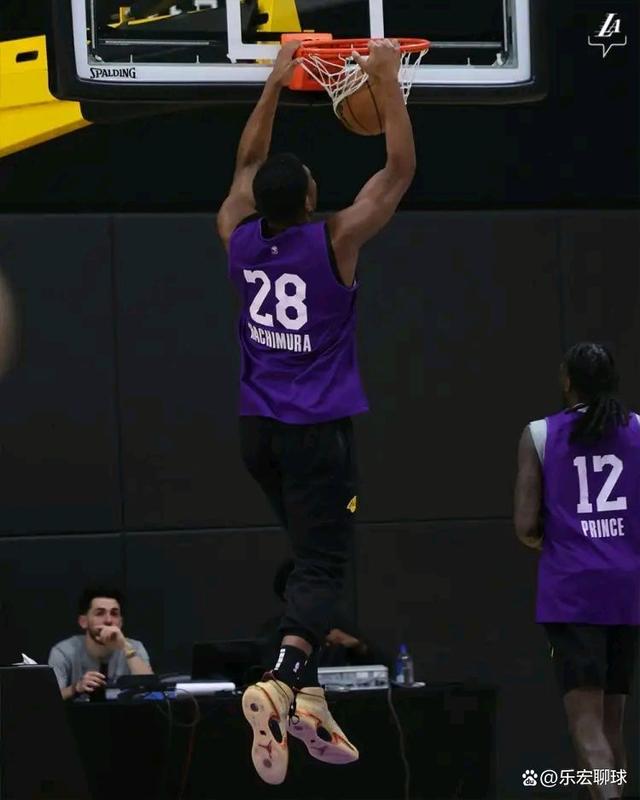 爱体育-湖人主将呼吁集体努力,以全力备战