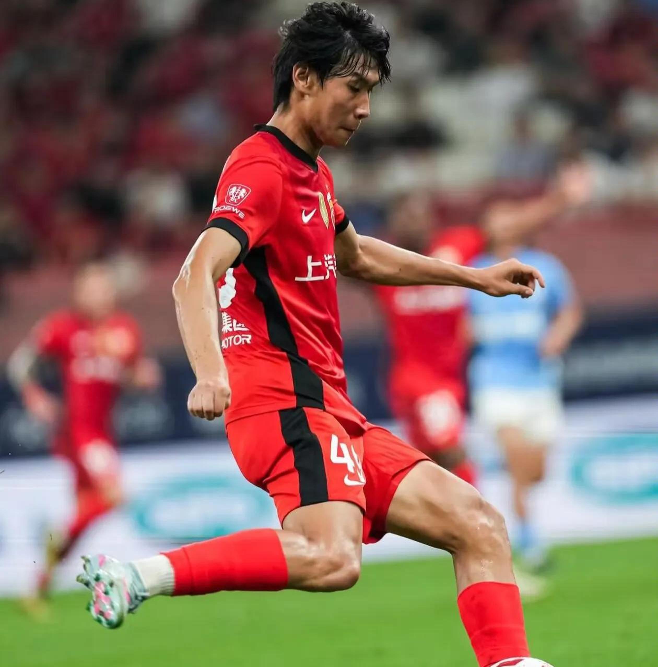 爱体育-国内球员在国际大赛中展现出色表现,备受瞩目