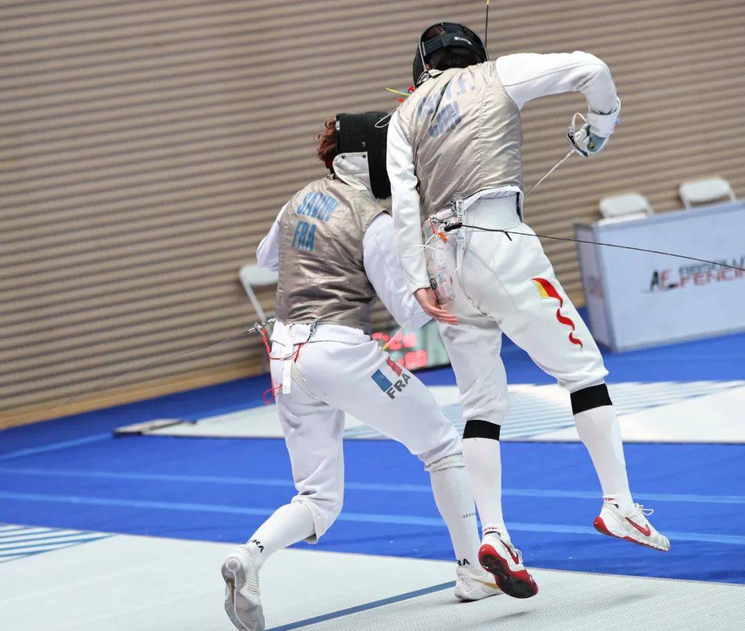 意大利击剑选手技压群雄，斩获银牌