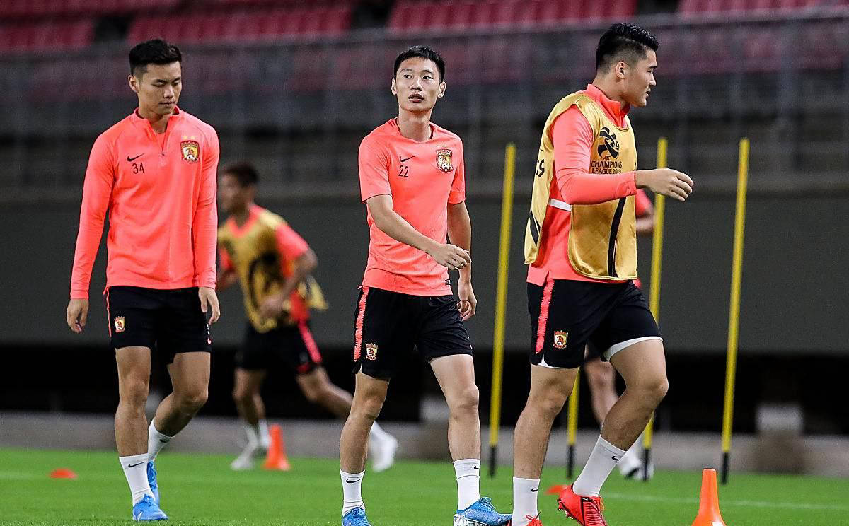 爱体育官方网站-球员状态火爆，助球队击败对手晋级