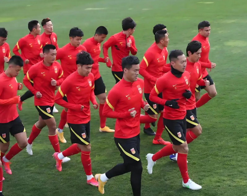 爱体育官网-热血男足对抗赛激动人心令人震撼