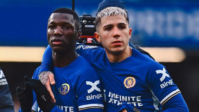 切尔西全力争胜,稳居榜首位置 切尔西全力争胜,稳居榜首位置