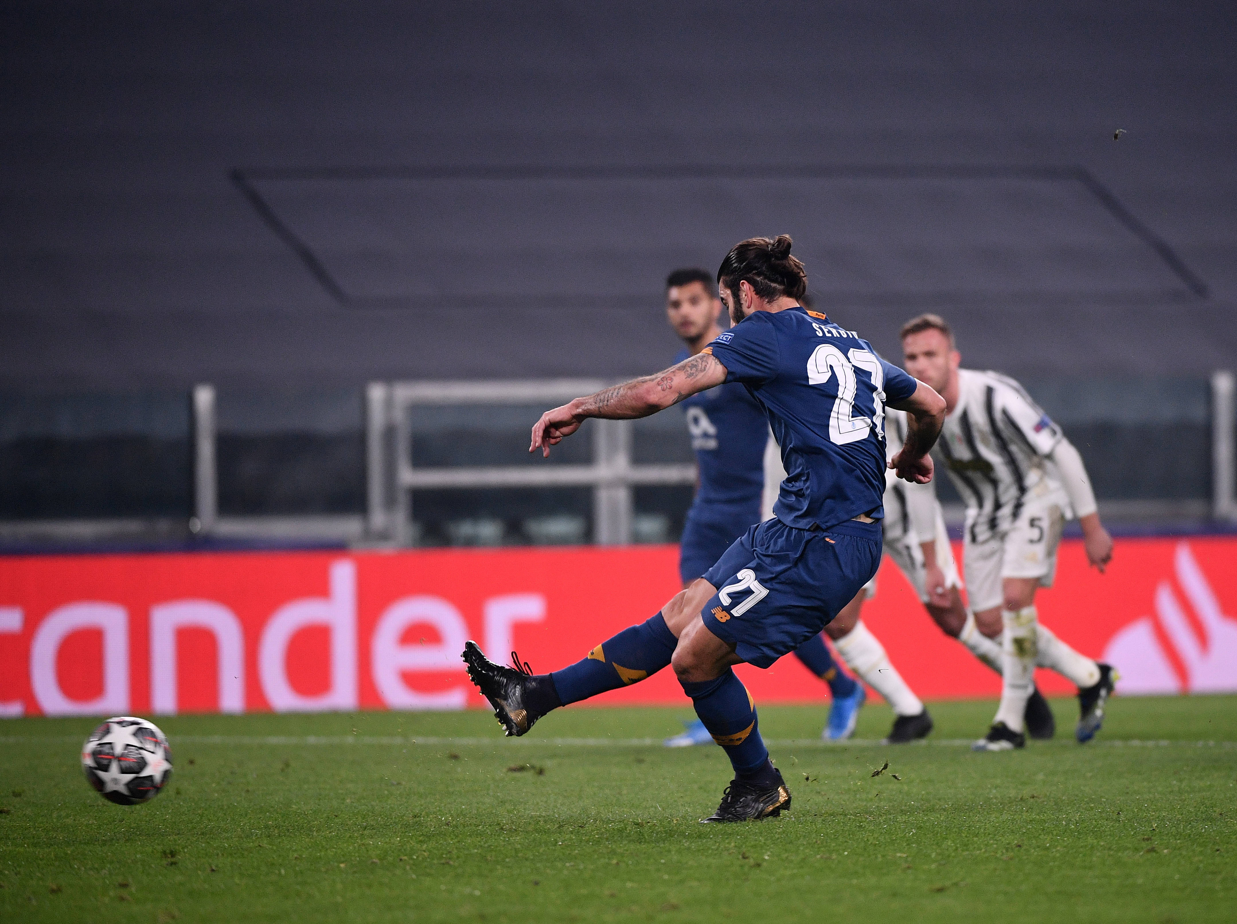 曼城客场击败水晶宫,继续保持领先优势 曼城客场击败水晶宫,继续保持领先优势