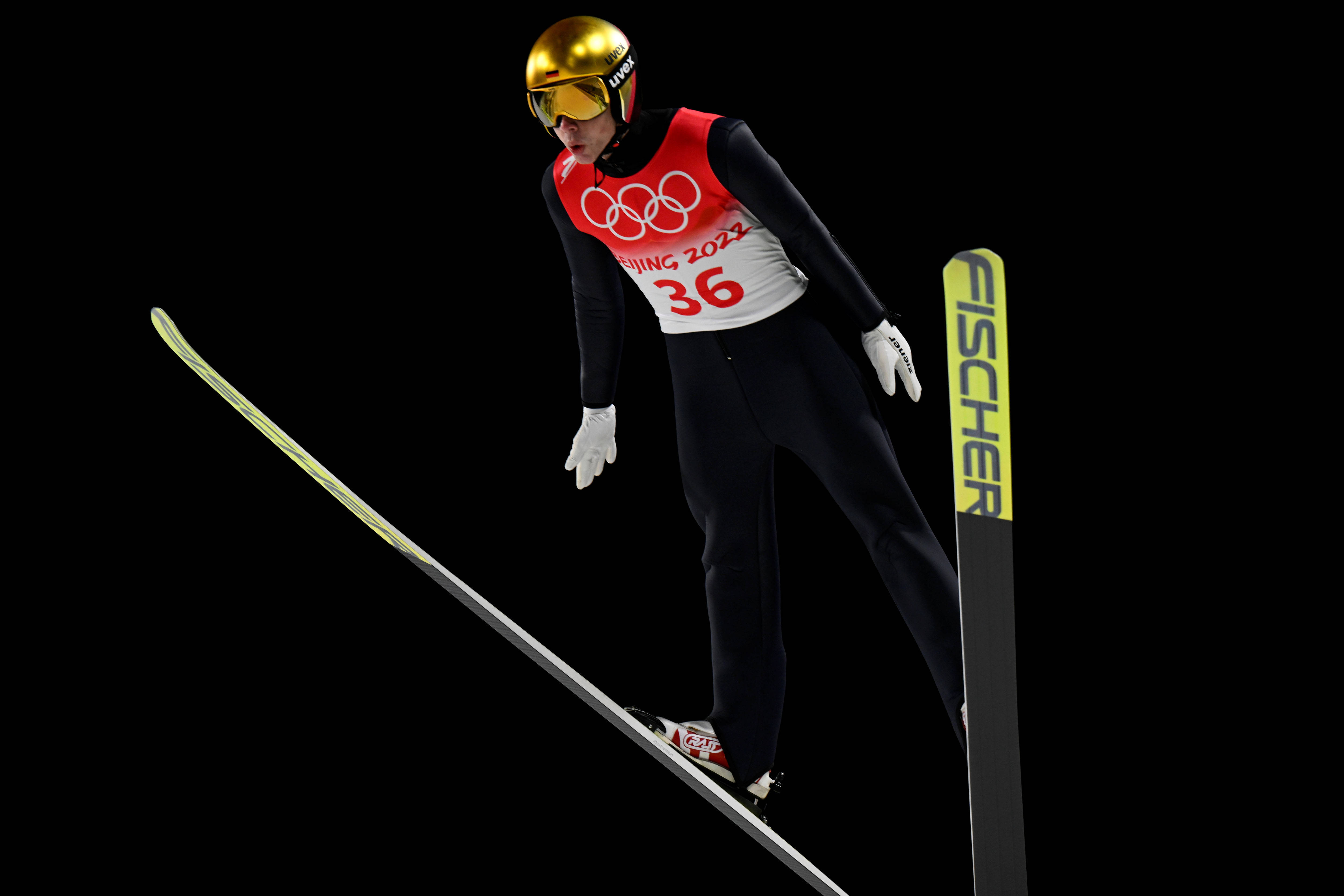 挪威滑雪选手实力悍然,领先全场夺冠! 挪威滑雪选手实力悍然,领先全场夺冠!