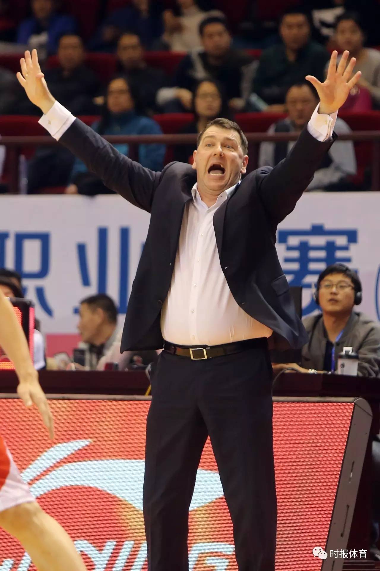 爱体育官方网站-湖北队主帅怒斥球队表现,要求全队提升