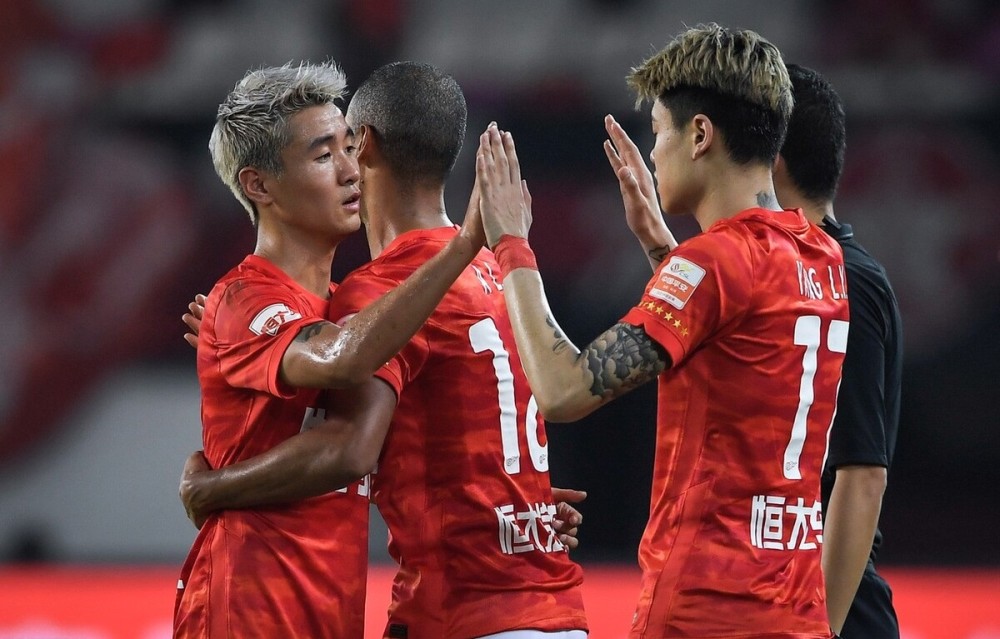 广东队主场大胜上海队,避免出现两连败的尴尬 广东队主场大胜上海队,避免出现两连败的尴尬