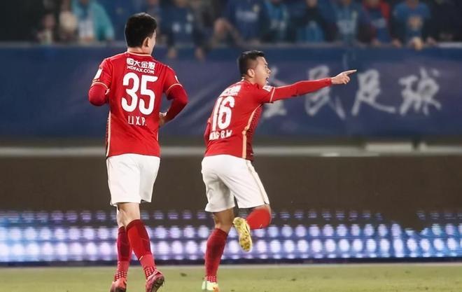 爱体育官方网站-半决赛激烈一触即发,胜者争夺临近