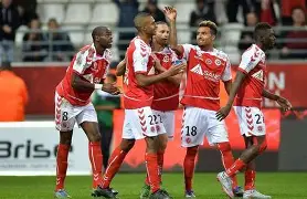 圣埃蒂安主场战胜甘士，取得胜利