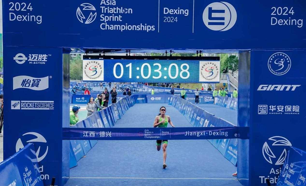 爱体育官网-铁人三项比赛女子决赛,美国选手顽强奋斗夺冠!