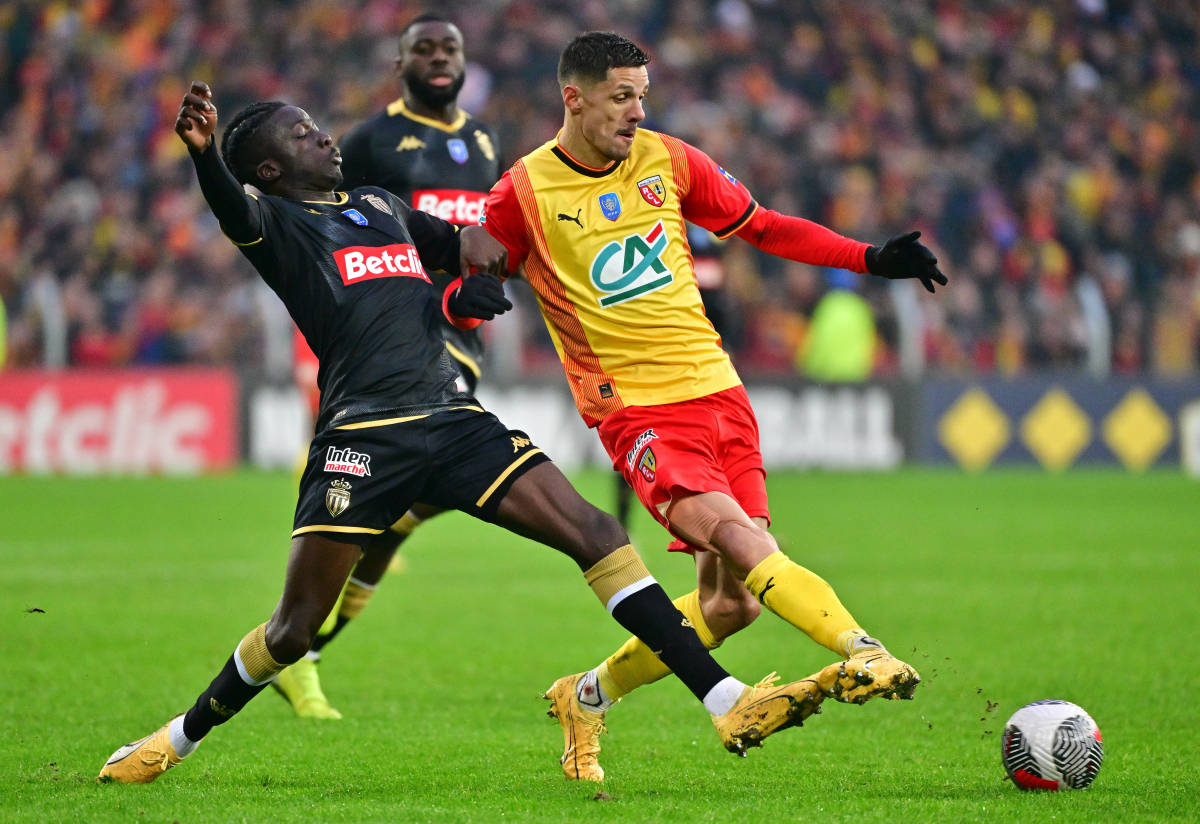 摩纳哥客场胜利,继续保持领先优势 摩纳哥客场胜利,继续保持领先优势