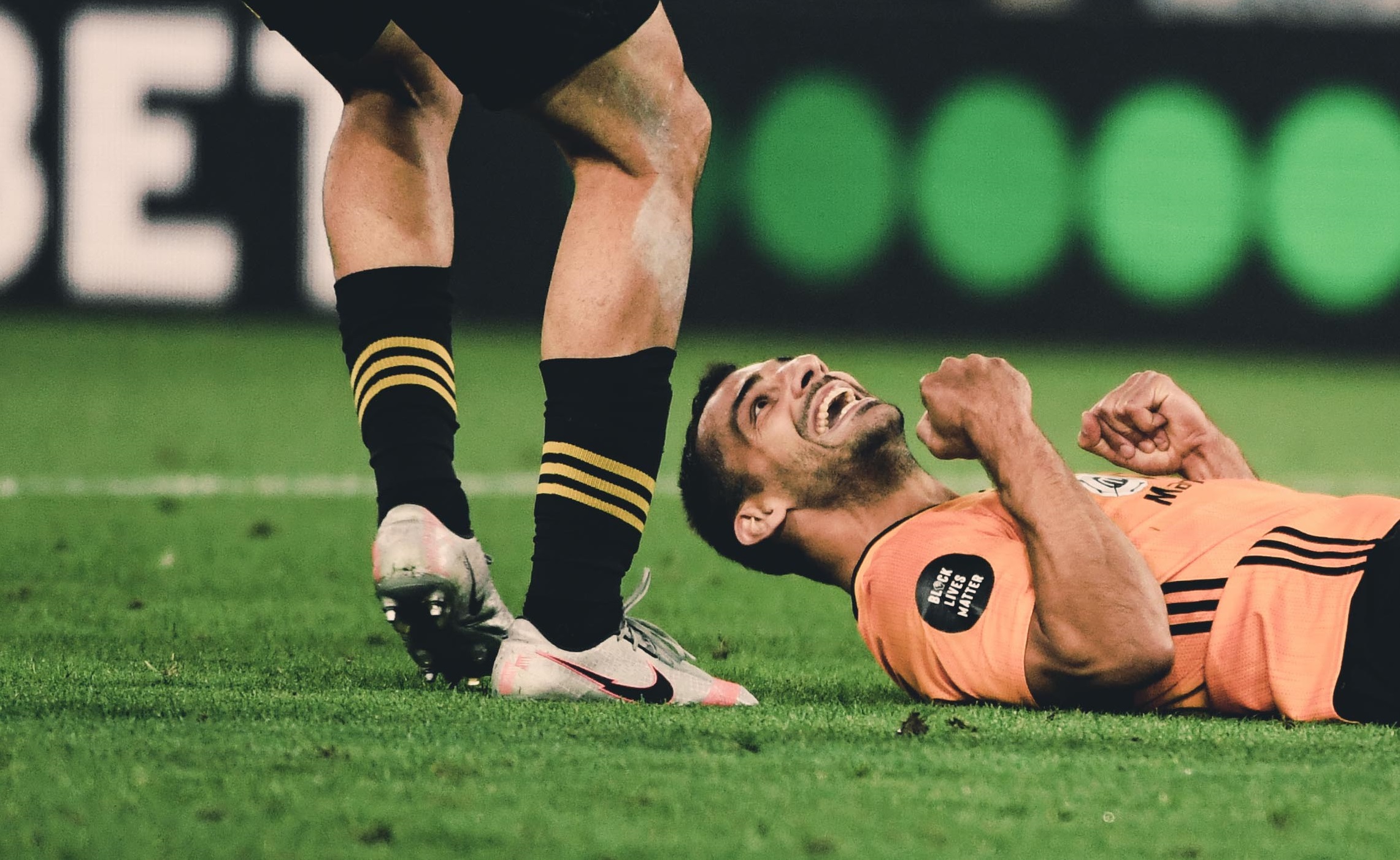 猛龙队客场完胜森林狼队，实现反超